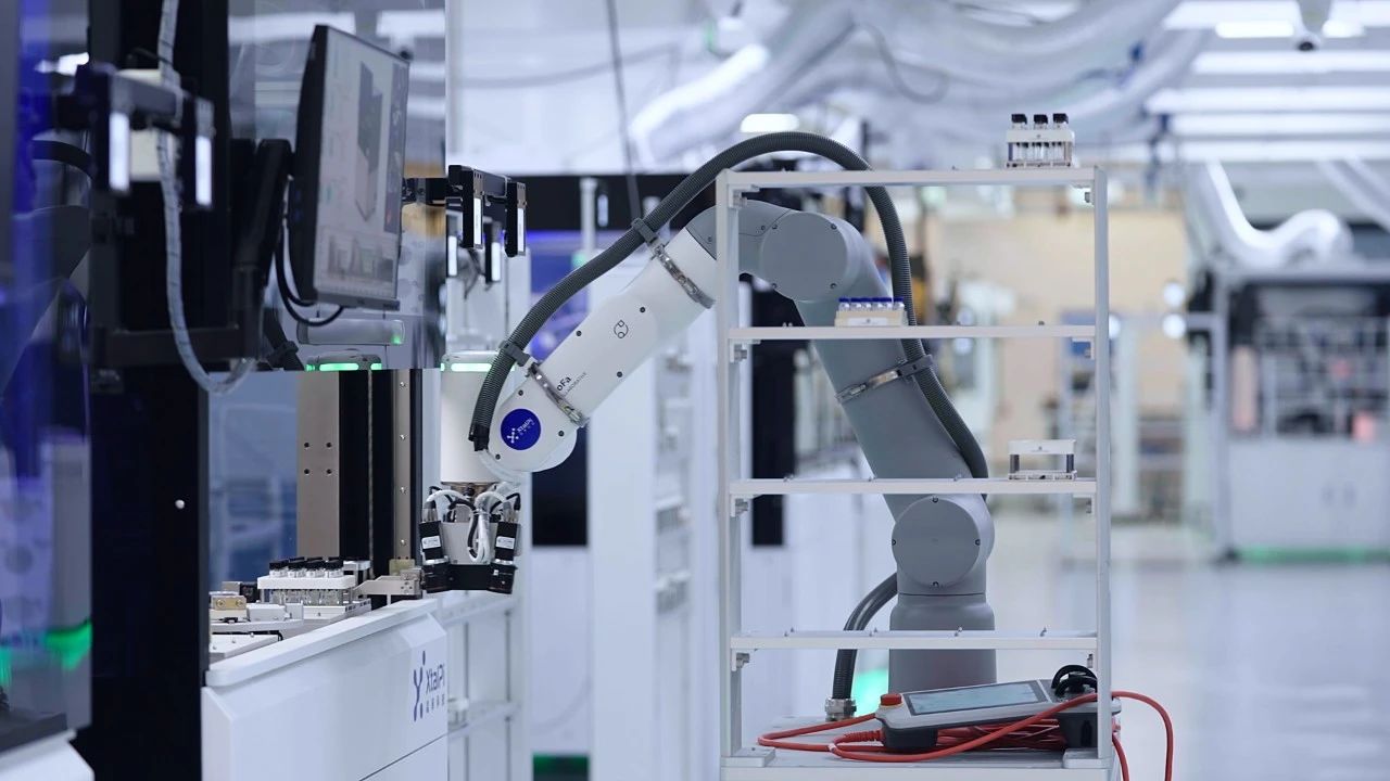 強強聯手！ABB機器人助力晶泰科技打造智能自動化實驗室，開啟電子科技技術開發新篇章